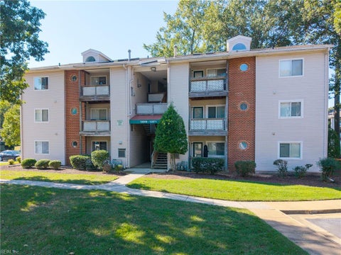 Photo of 12869 Daybreak Circle, Newport News, VA 23602 (MLS # 10657059)