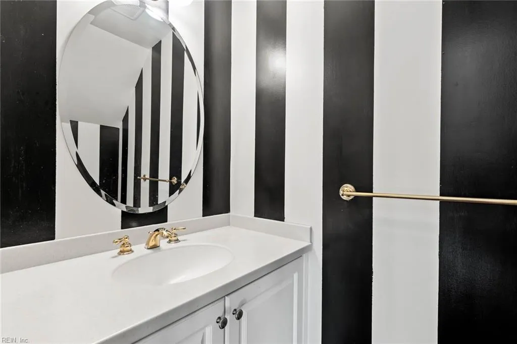 Virginia Beach, Virginia 23451, United States, 4 Bedrooms Bedrooms, ,4 BathroomsBathrooms,Residential,Pending,21315