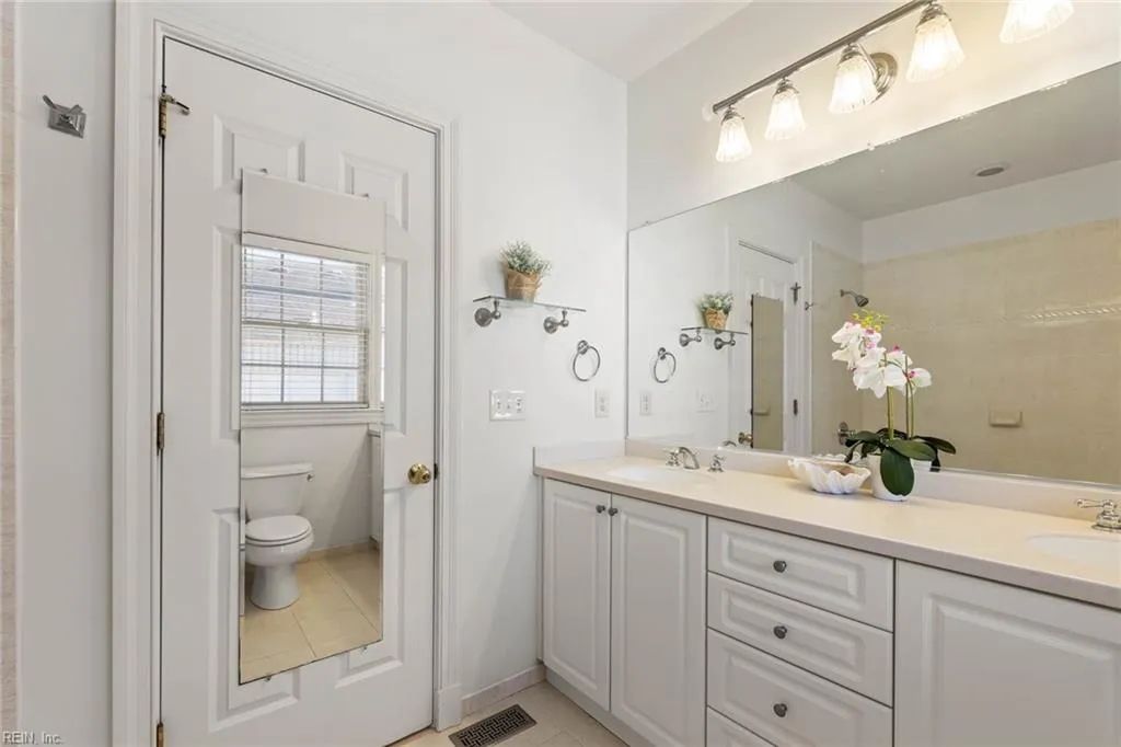 Virginia Beach, Virginia 23451, United States, 4 Bedrooms Bedrooms, ,4 BathroomsBathrooms,Residential,Pending,21315