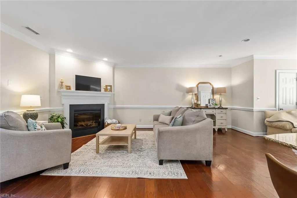 Virginia Beach, Virginia 23451, United States, 4 Bedrooms Bedrooms, ,4 BathroomsBathrooms,Residential,Pending,21315