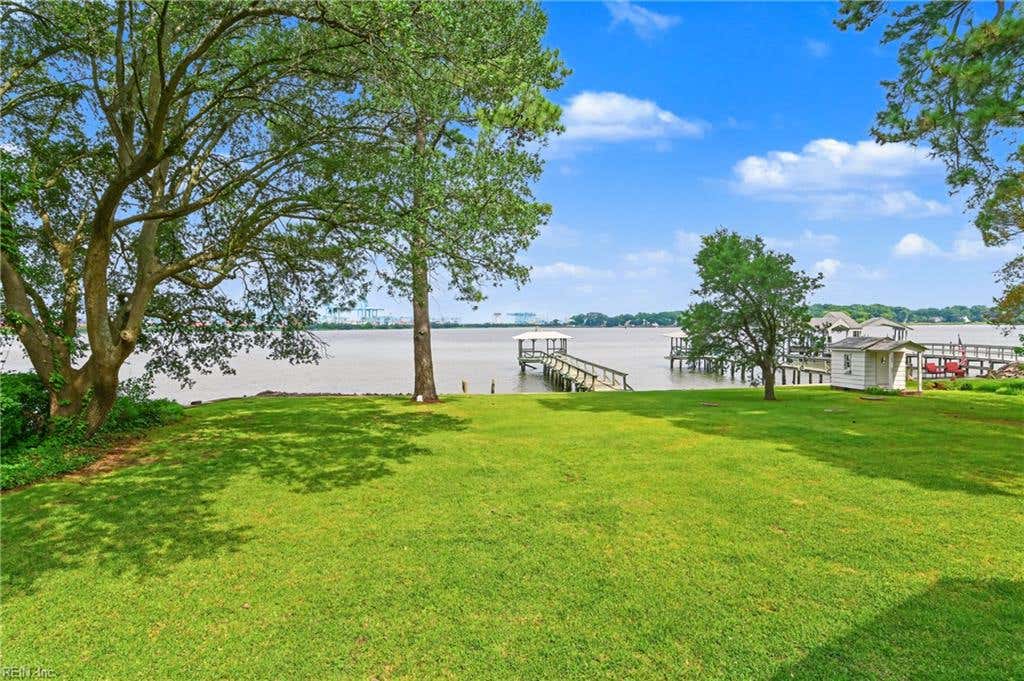 Photo of 1502 Eleanor Court, Norfolk, VA 23508 (MLS # 10648158)