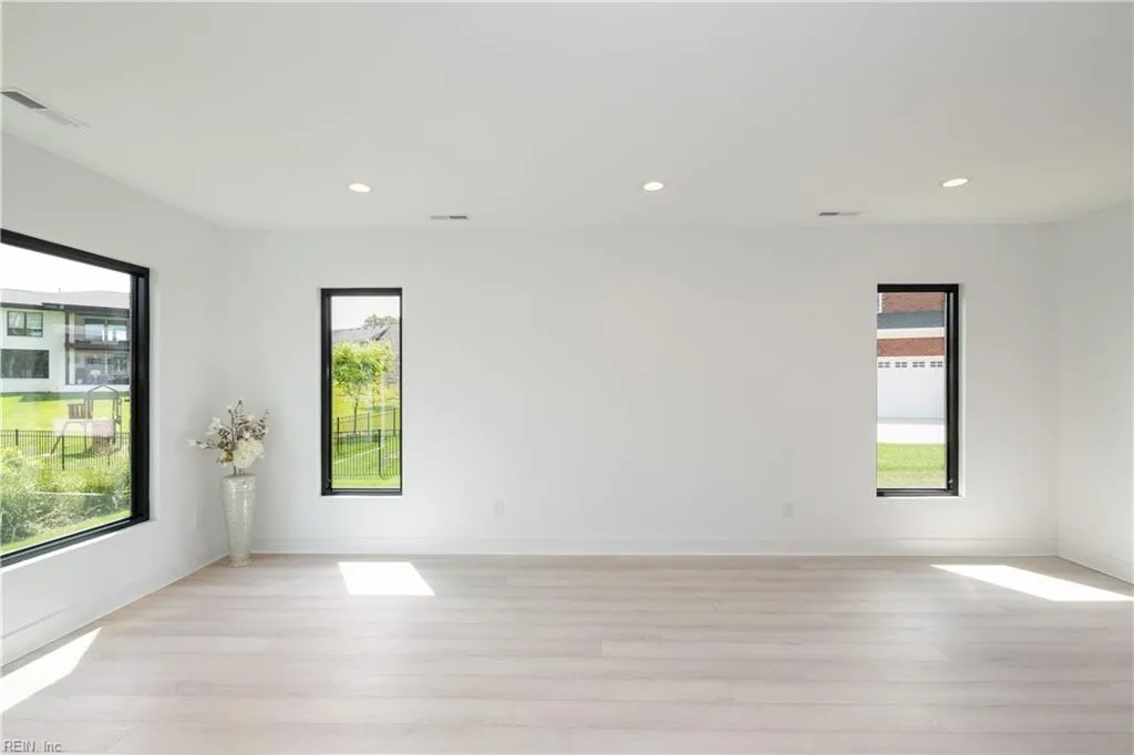 Virginia Beach, Virginia 23455, United States, 4 Bedrooms Bedrooms, ,5 BathroomsBathrooms,Residential,Active,123226