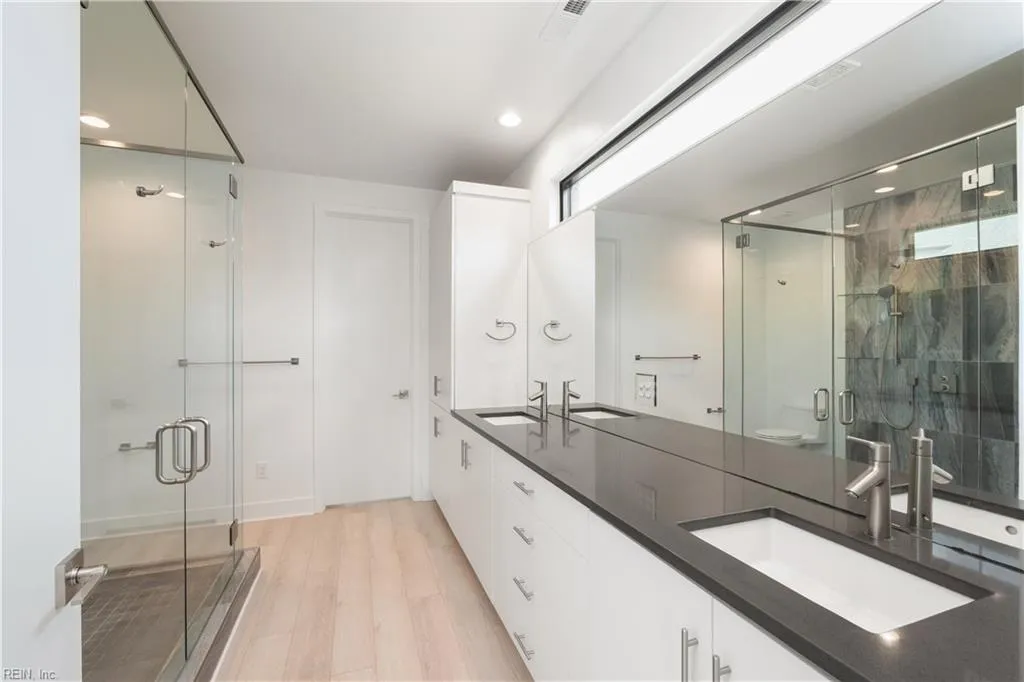 Virginia Beach, Virginia 23455, United States, 4 Bedrooms Bedrooms, ,5 BathroomsBathrooms,Residential,Active,123226