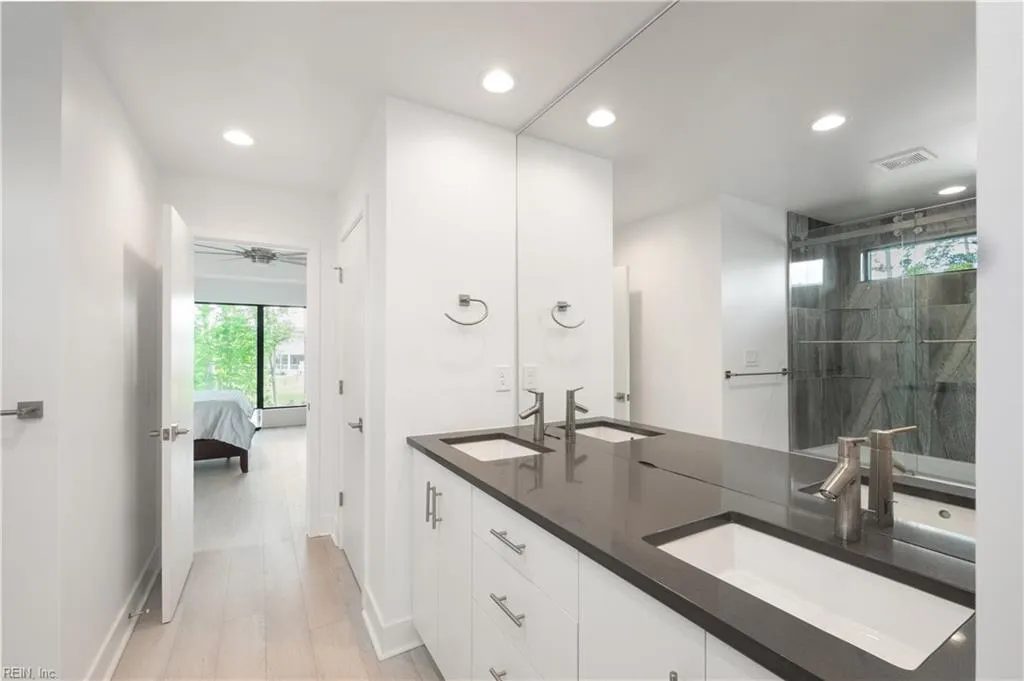 Virginia Beach, Virginia 23455, United States, 4 Bedrooms Bedrooms, ,5 BathroomsBathrooms,Residential,Active,123226