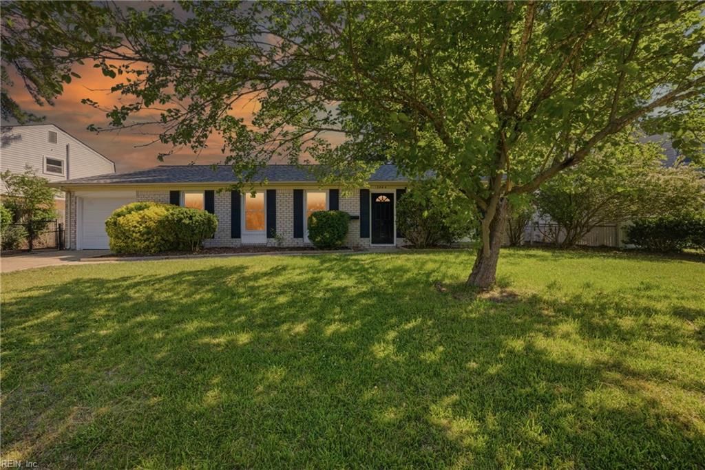 Photo of 3804 Forest Glen Road, Virginia Beach, VA 23452 (MLS # 10633271)