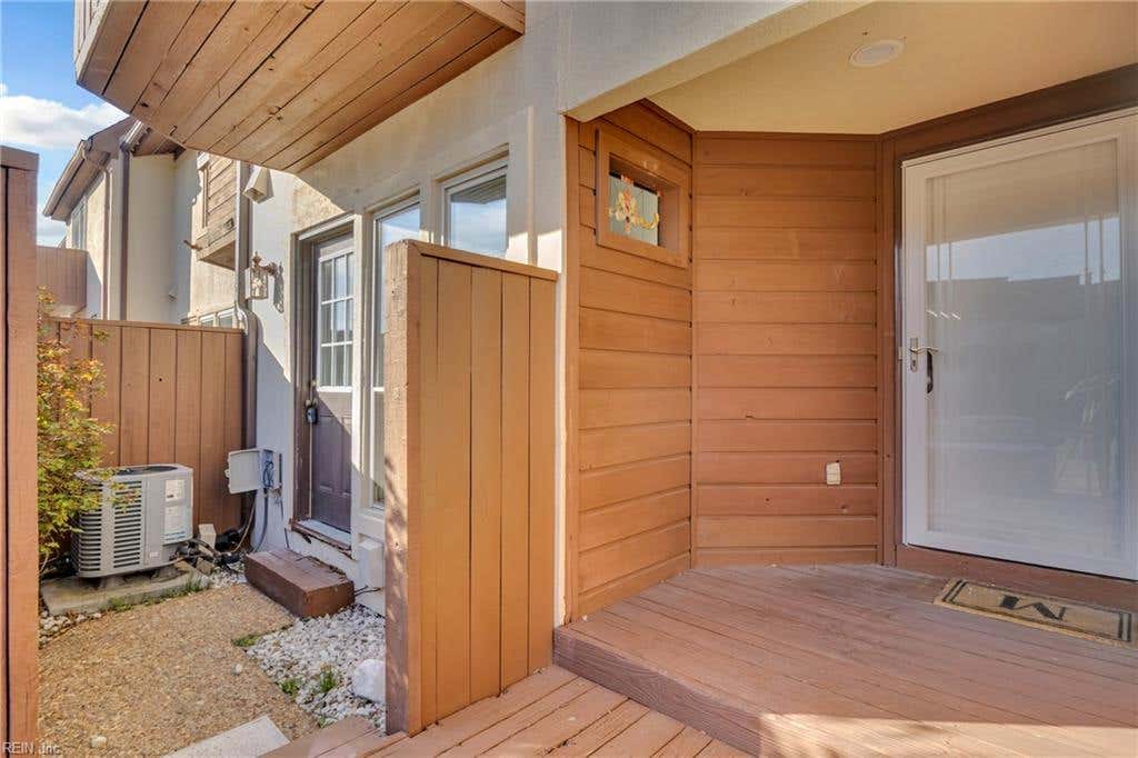 Photo of 71 Waters Edge Circle, Hampton, VA 23669 (MLS # 10640943)