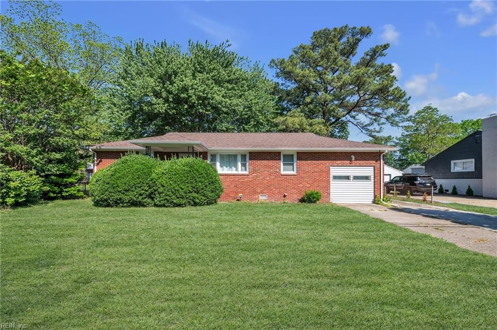 Photo of 2538 Heutte Drive, Norfolk, VA 23508 (MLS # 10631540)