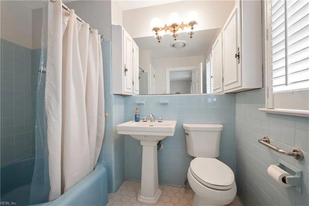 Virginia Beach, Virginia 23451, United States, 5 Bedrooms Bedrooms, ,3 BathroomsBathrooms,Residential,Active,158663