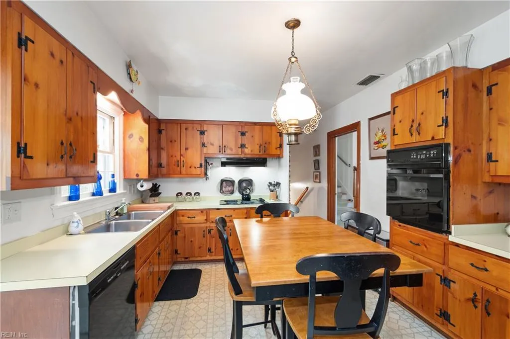 Virginia Beach, Virginia 23451, United States, 5 Bedrooms Bedrooms, ,3 BathroomsBathrooms,Residential,Active,158663