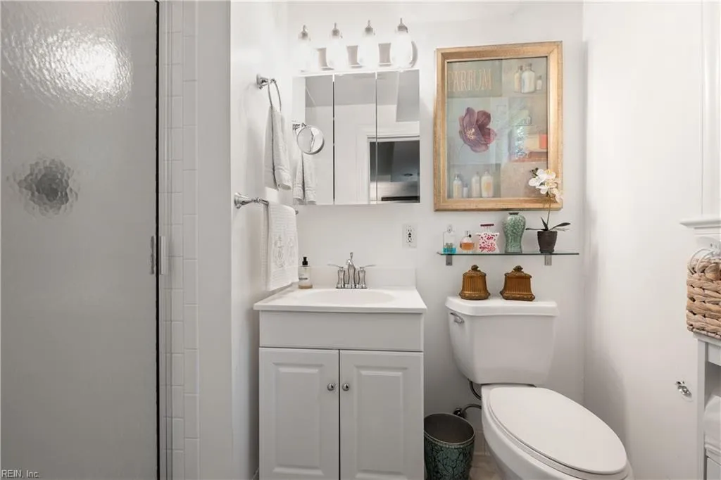 Virginia Beach, Virginia 23451, United States, 5 Bedrooms Bedrooms, ,3 BathroomsBathrooms,Residential,Active,158663