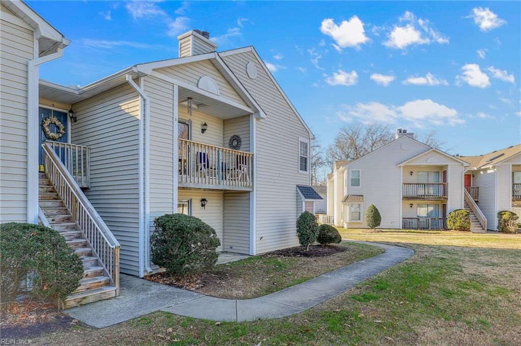 Photo of 1605 Stone Moss Reach #D, Chesapeake, VA 23320 (MLS # 10617151)