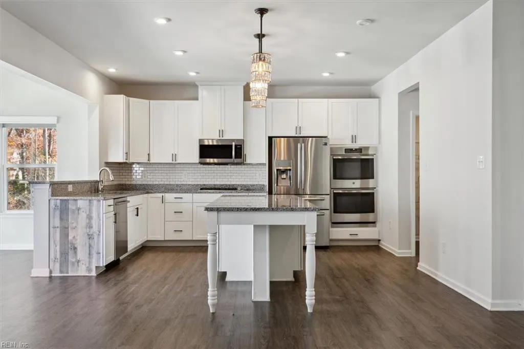 Williamsburg, Virginia 23185, United States, 4 Bedrooms Bedrooms, ,4 BathroomsBathrooms,Residential,Active,5124