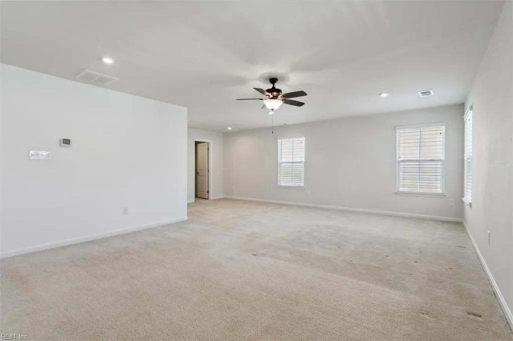 Williamsburg, Virginia 23185, United States, 4 Bedrooms Bedrooms, ,4 BathroomsBathrooms,Residential,Active,5124