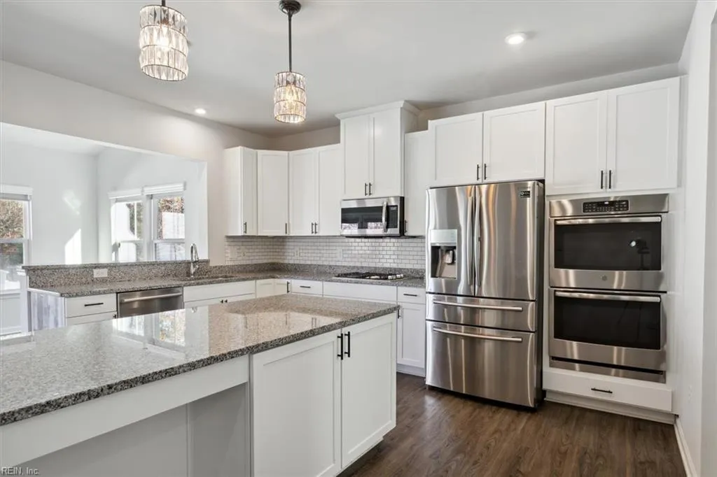 Williamsburg, Virginia 23185, United States, 4 Bedrooms Bedrooms, ,4 BathroomsBathrooms,Residential,Active,5124