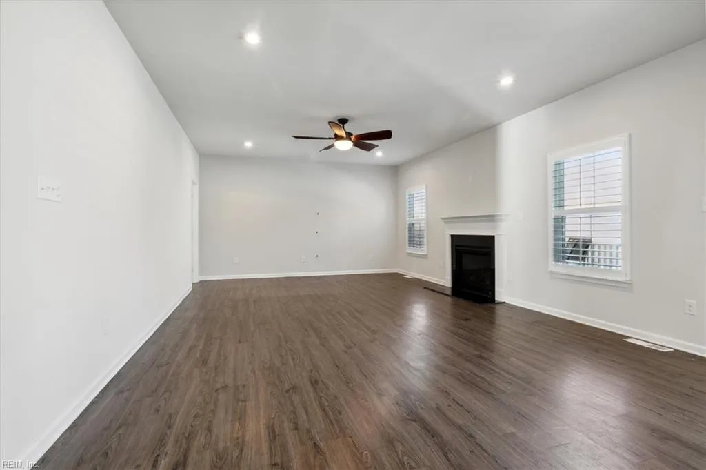 Williamsburg, Virginia 23185, United States, 4 Bedrooms Bedrooms, ,4 BathroomsBathrooms,Residential,Active,5124