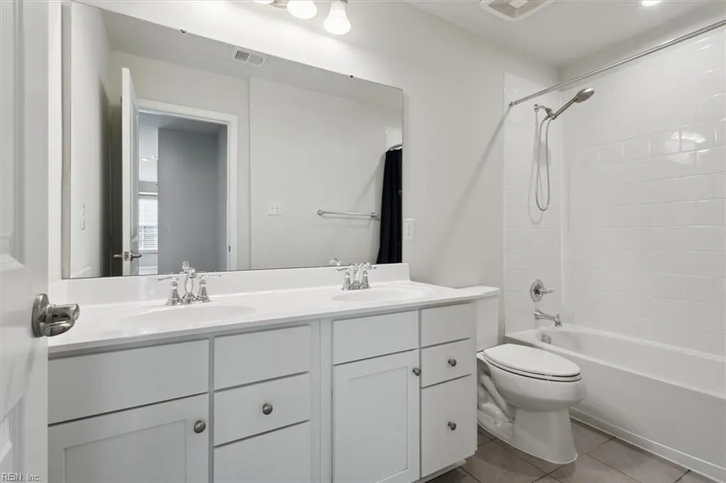 Williamsburg, Virginia 23185, United States, 4 Bedrooms Bedrooms, ,4 BathroomsBathrooms,Residential,Active,5124