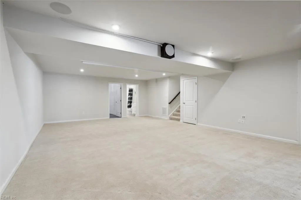 Williamsburg, Virginia 23185, United States, 4 Bedrooms Bedrooms, ,4 BathroomsBathrooms,Residential,Active,5124