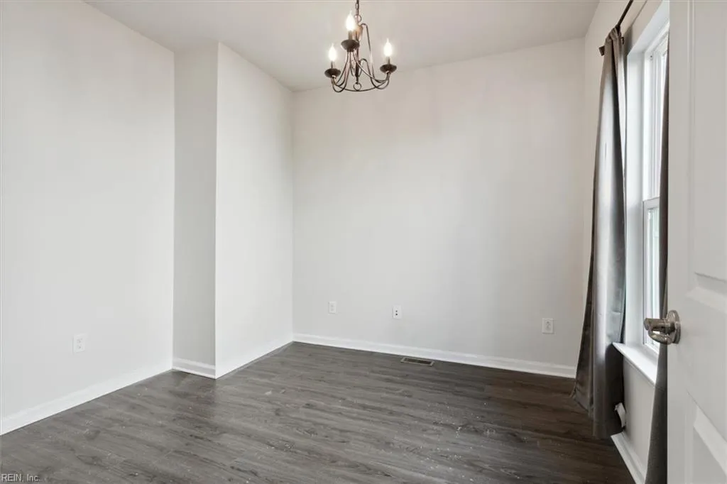 Williamsburg, Virginia 23185, United States, 4 Bedrooms Bedrooms, ,4 BathroomsBathrooms,Residential,Active,5124