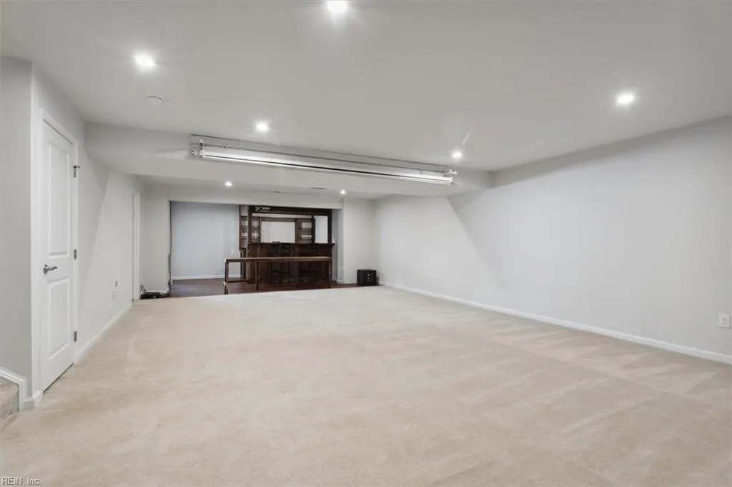 Williamsburg, Virginia 23185, United States, 4 Bedrooms Bedrooms, ,4 BathroomsBathrooms,Residential,Active,5124