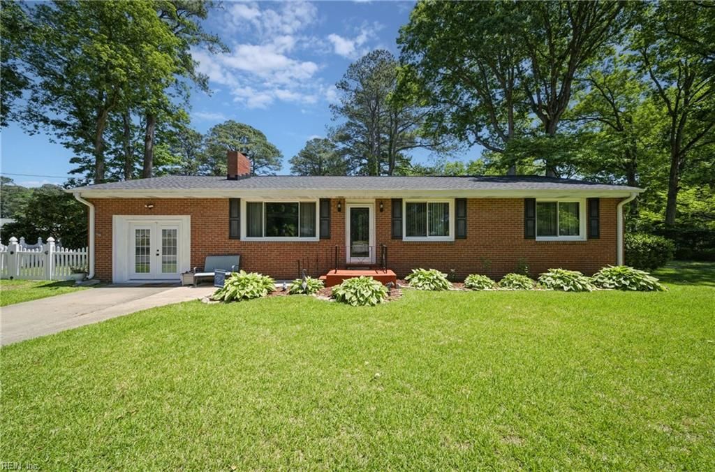 Photo of 4021 Tanglewood Trail, Chesapeake, VA 23325 (MLS # 10637502)