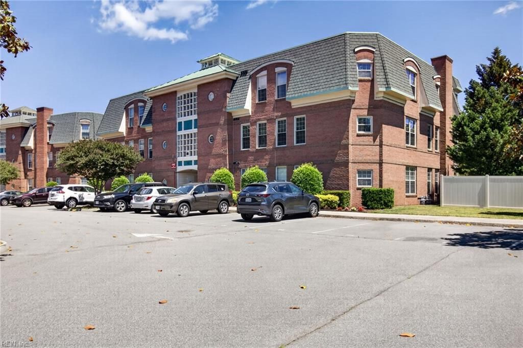 Photo of 308 Riveranne Court #314, Virginia Beach, VA 23462 (MLS # 10634309)