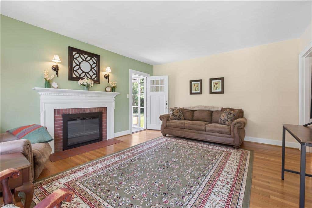 Photo of 125 Wythe Crescent Drive, Hampton, VA 23661 (MLS # 10649633)