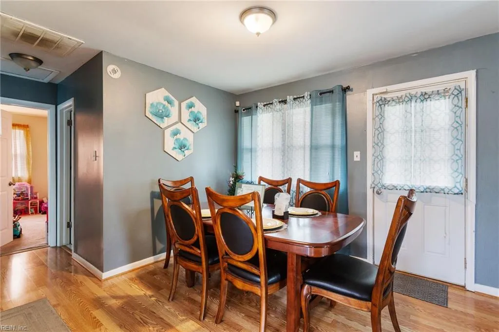 Portsmouth, Virginia 23701, United States, 3 Bedrooms Bedrooms, ,1 BathroomBathrooms,Residential,Pending,43029