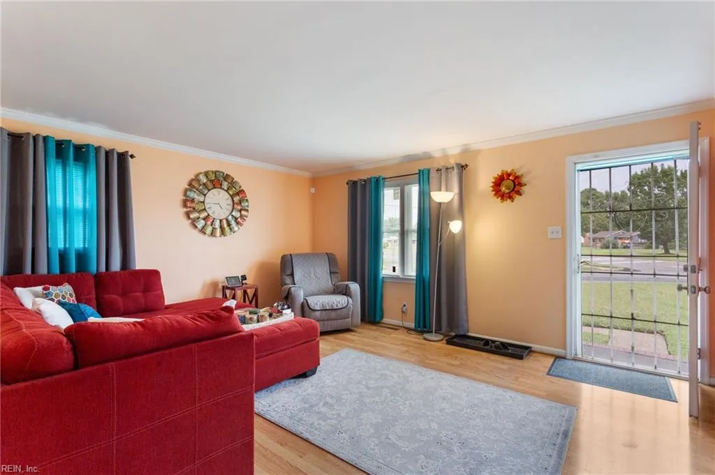 Portsmouth, Virginia 23701, United States, 3 Bedrooms Bedrooms, ,1 BathroomBathrooms,Residential,Pending,43029