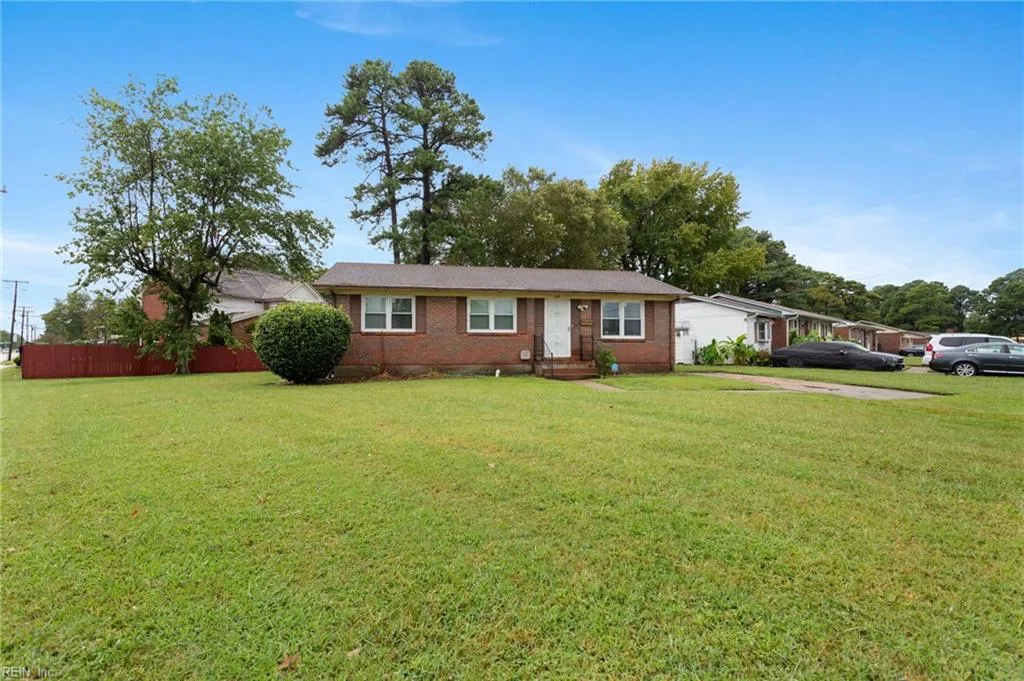 Portsmouth, Virginia 23701, United States, 3 Bedrooms Bedrooms, ,1 BathroomBathrooms,Residential,Pending,43029