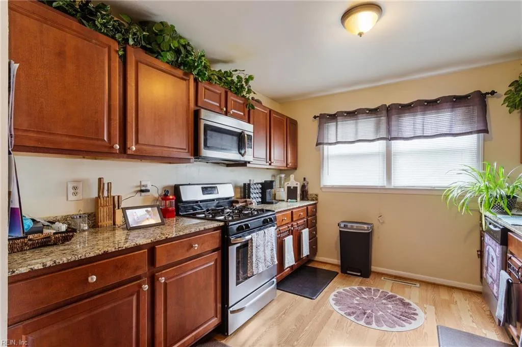 Portsmouth, Virginia 23701, United States, 3 Bedrooms Bedrooms, ,1 BathroomBathrooms,Residential,Pending,43029