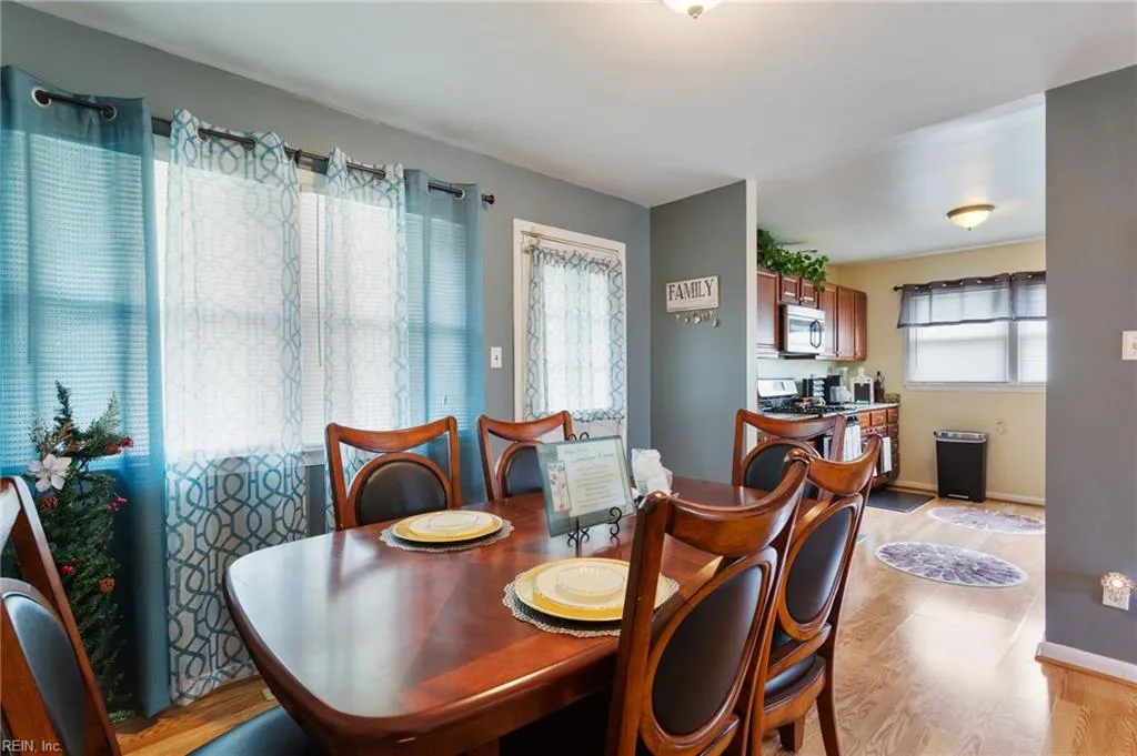 Portsmouth, Virginia 23701, United States, 3 Bedrooms Bedrooms, ,1 BathroomBathrooms,Residential,Pending,43029