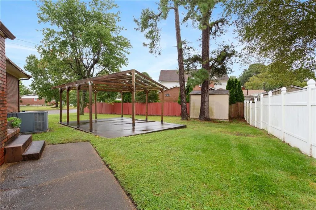 Portsmouth, Virginia 23701, United States, 3 Bedrooms Bedrooms, ,1 BathroomBathrooms,Residential,Pending,43029