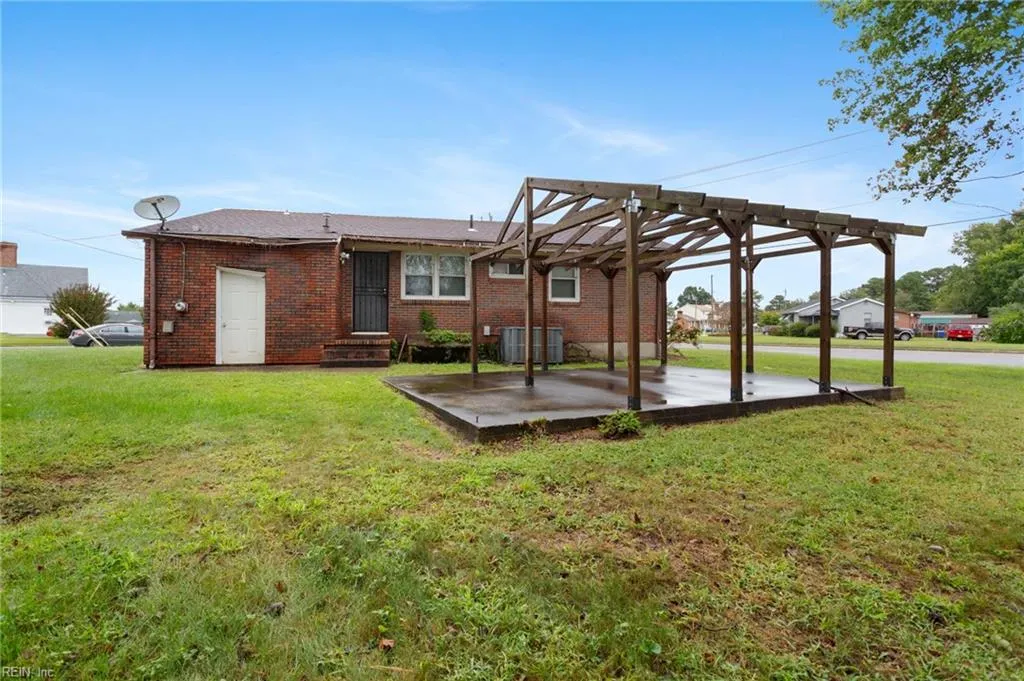 Portsmouth, Virginia 23701, United States, 3 Bedrooms Bedrooms, ,1 BathroomBathrooms,Residential,Pending,43029