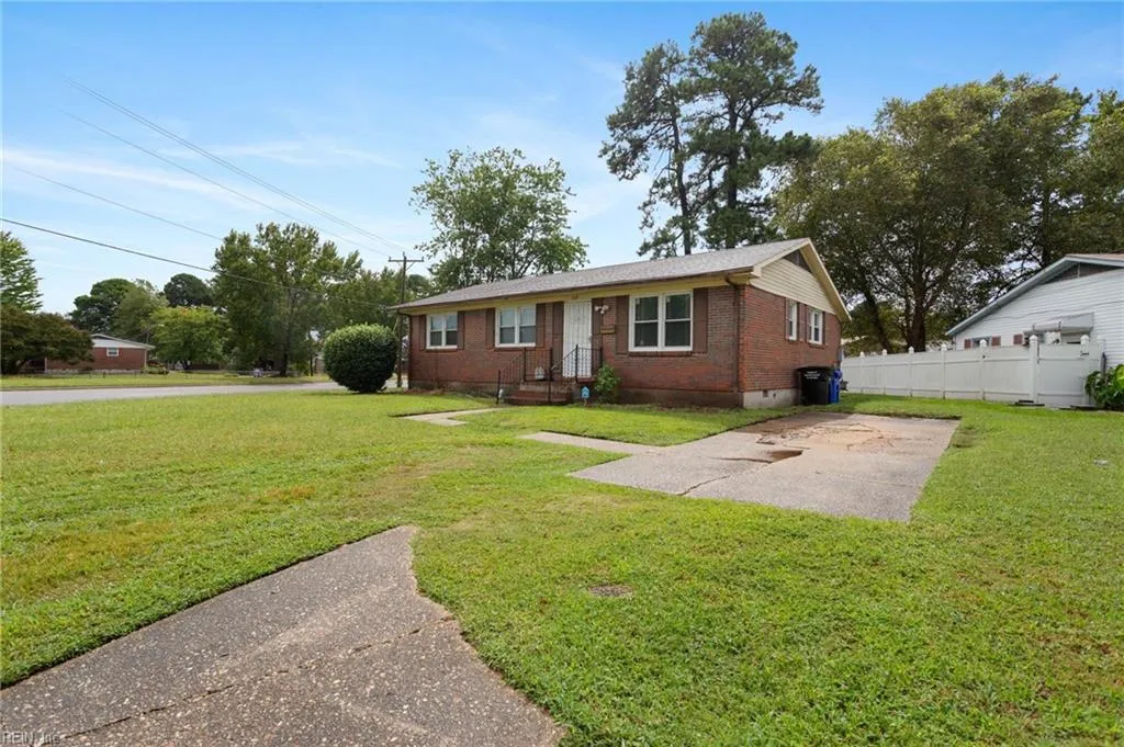 Portsmouth, Virginia 23701, United States, 3 Bedrooms Bedrooms, ,1 BathroomBathrooms,Residential,Pending,43029