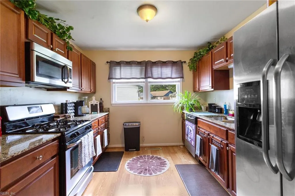 Portsmouth, Virginia 23701, United States, 3 Bedrooms Bedrooms, ,1 BathroomBathrooms,Residential,Pending,43029