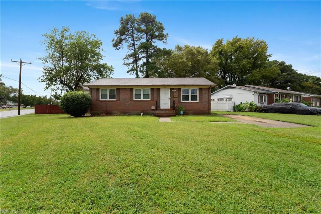 Portsmouth, Virginia 23701, United States, 3 Bedrooms Bedrooms, ,1 BathroomBathrooms,Residential,Pending,43029