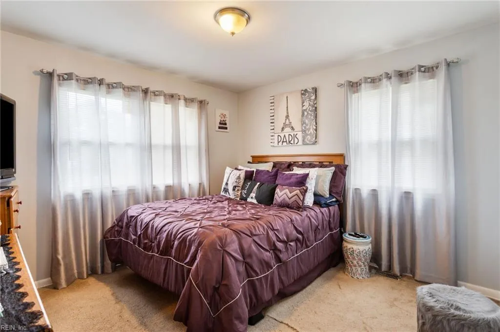 Portsmouth, Virginia 23701, United States, 3 Bedrooms Bedrooms, ,1 BathroomBathrooms,Residential,Pending,43029