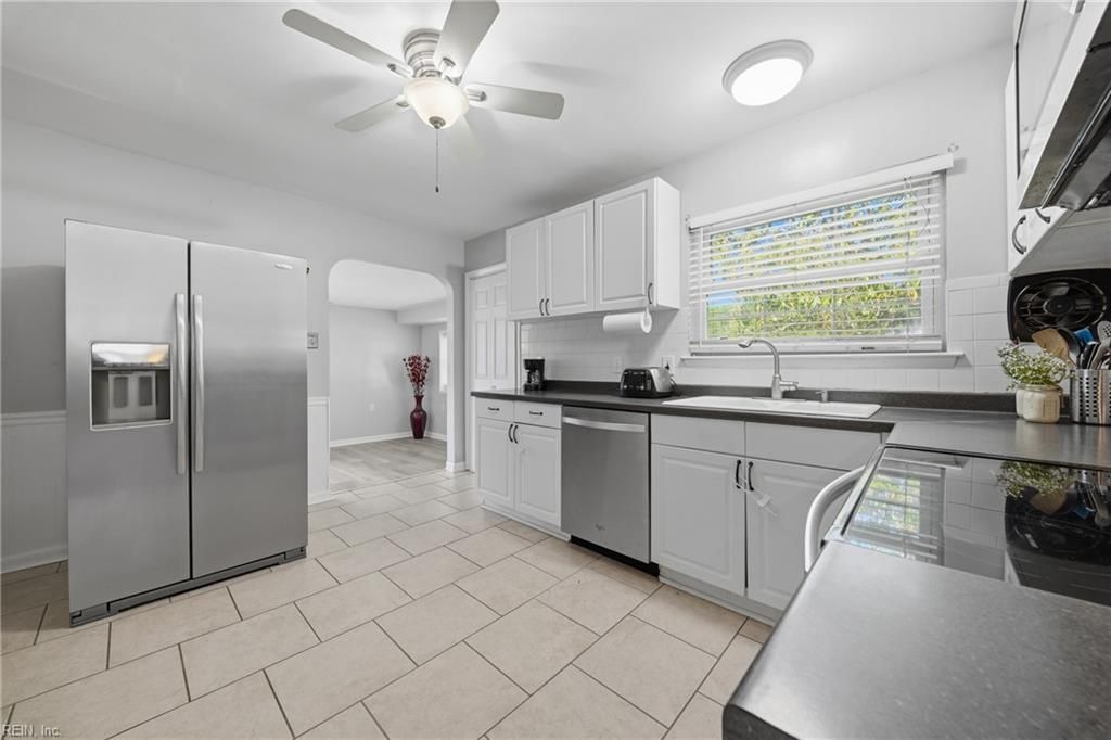 Photo of 409 Big Pine Drive, Virginia Beach, VA 23452 (MLS # 10632403)