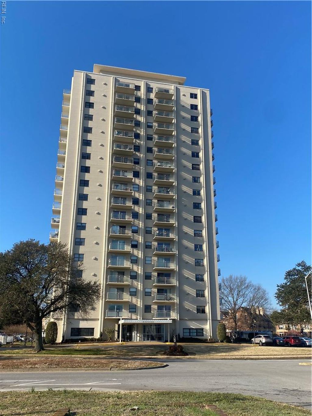 Photo of One Crawford Parkway #1306, Portsmouth, VA 23704 (MLS # 10623001)