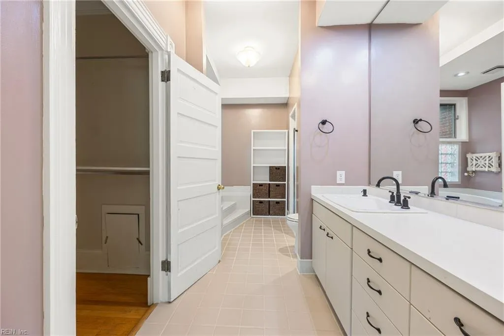 Norfolk, Virginia 23507, United States, 4 Bedrooms Bedrooms, ,5 BathroomsBathrooms,Residential,Active,143587