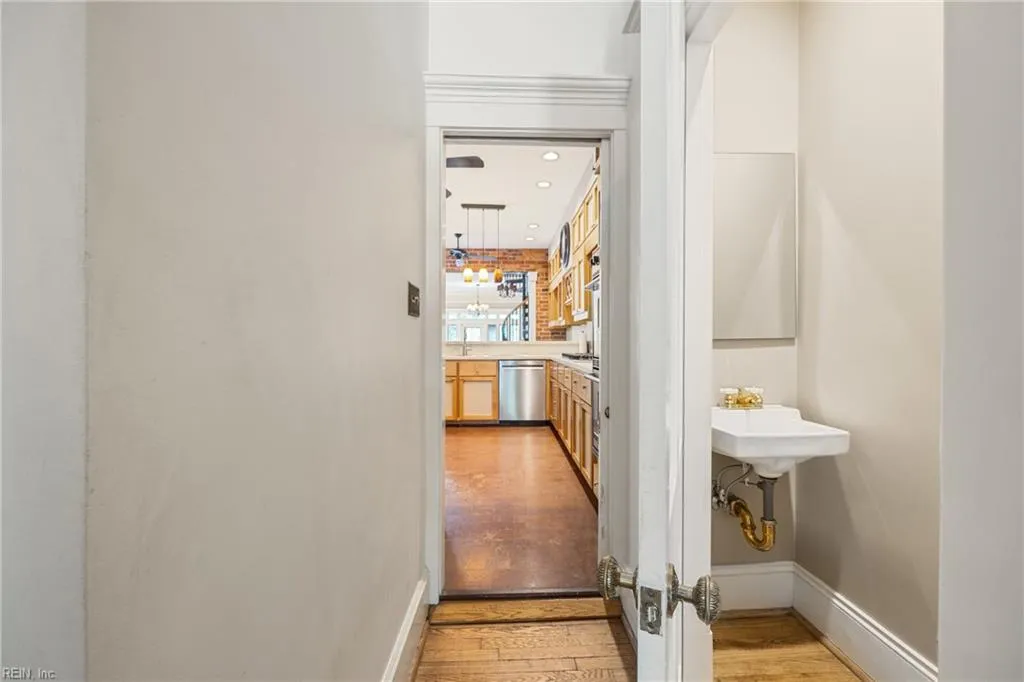 Norfolk, Virginia 23507, United States, 4 Bedrooms Bedrooms, ,5 BathroomsBathrooms,Residential,Active,143587