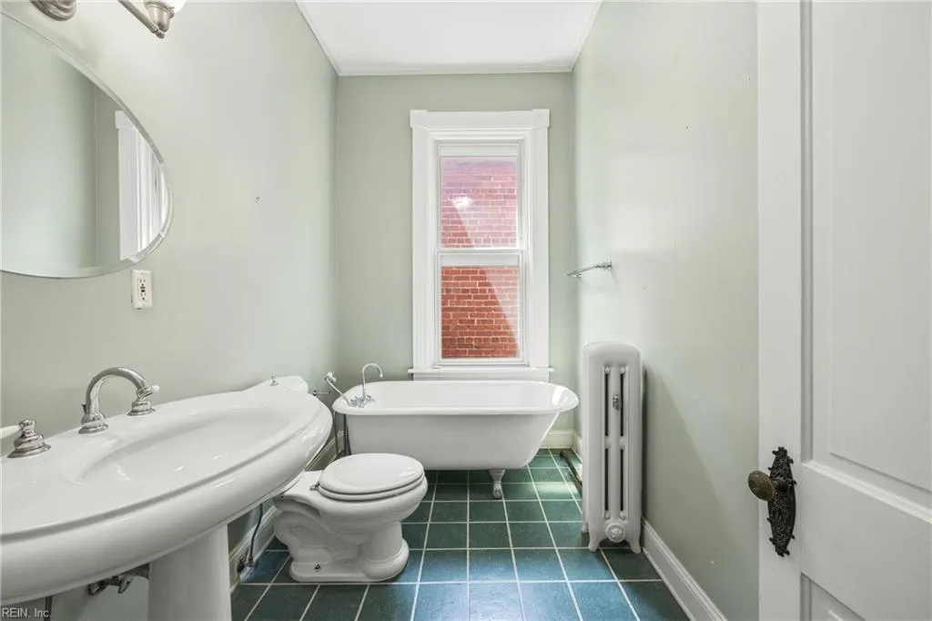 Norfolk, Virginia 23507, United States, 4 Bedrooms Bedrooms, ,5 BathroomsBathrooms,Residential,Active,143587