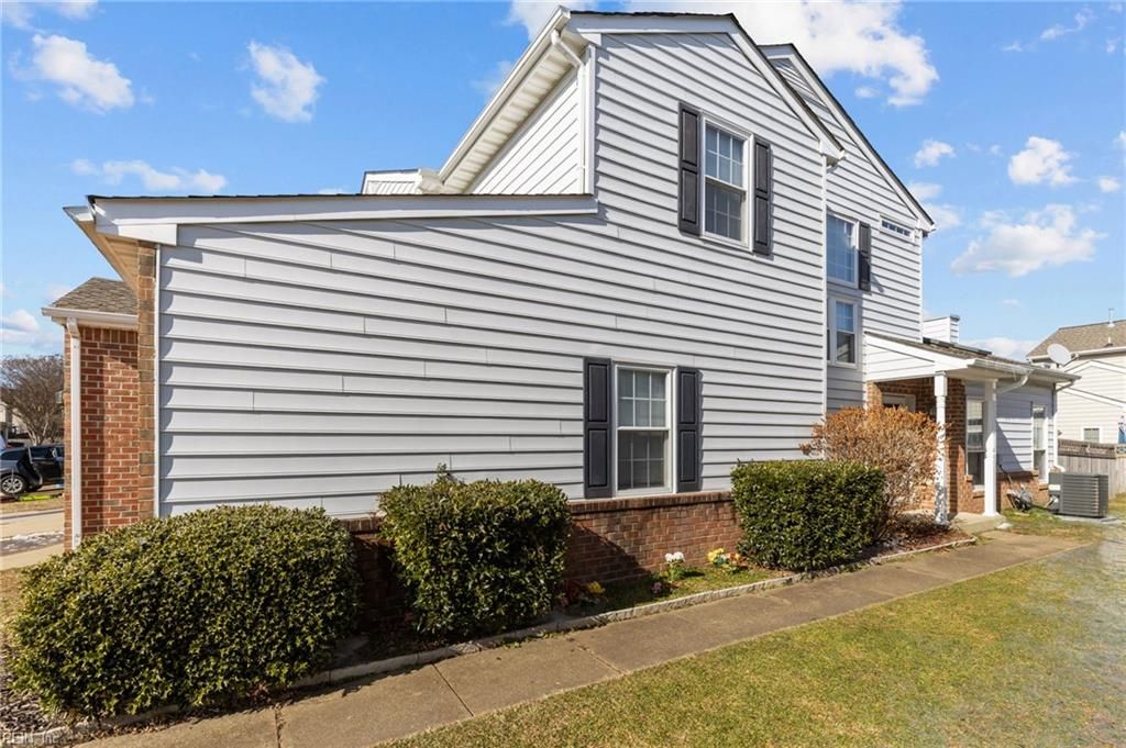 Photo of 252 Belmont Circle, Yorktown, VA 23693 (MLS # 10619917)