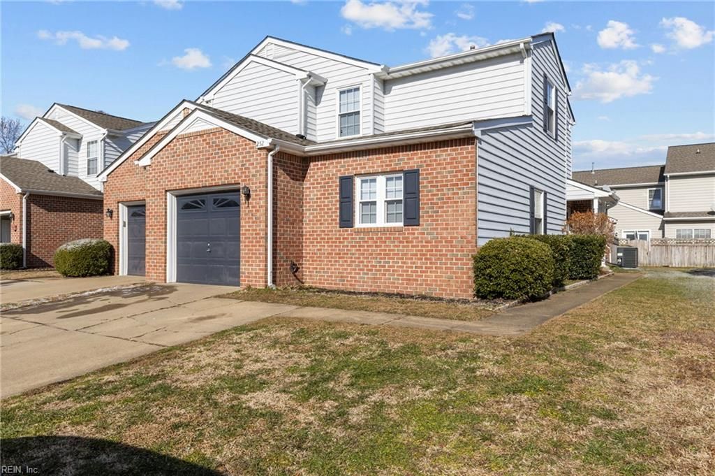 Photo of 252 Belmont Circle, Yorktown, VA 23693 (MLS # 10619917)