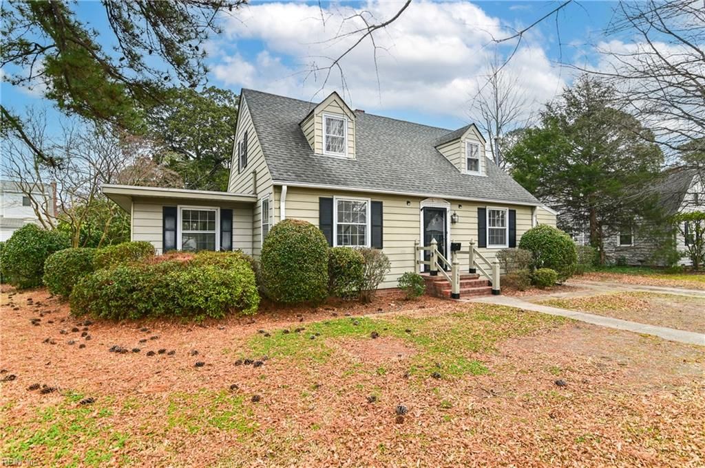 Photo of 1520 McLean Avenue, Norfolk, VA 23508 (MLS # 10615496)