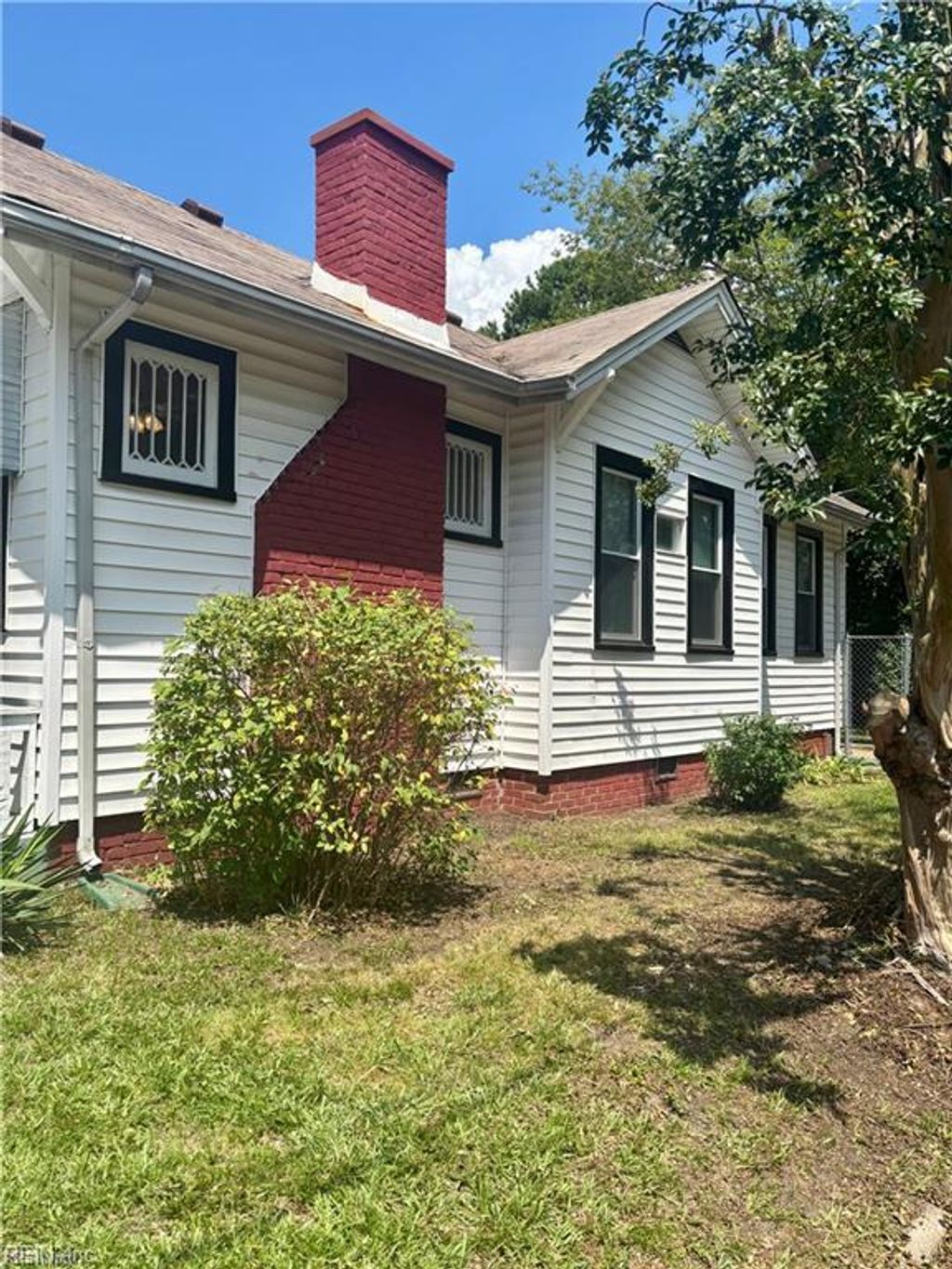 Photo of 307 Constitution Avenue, Portsmouth, VA 23704 (MLS # 10614882)