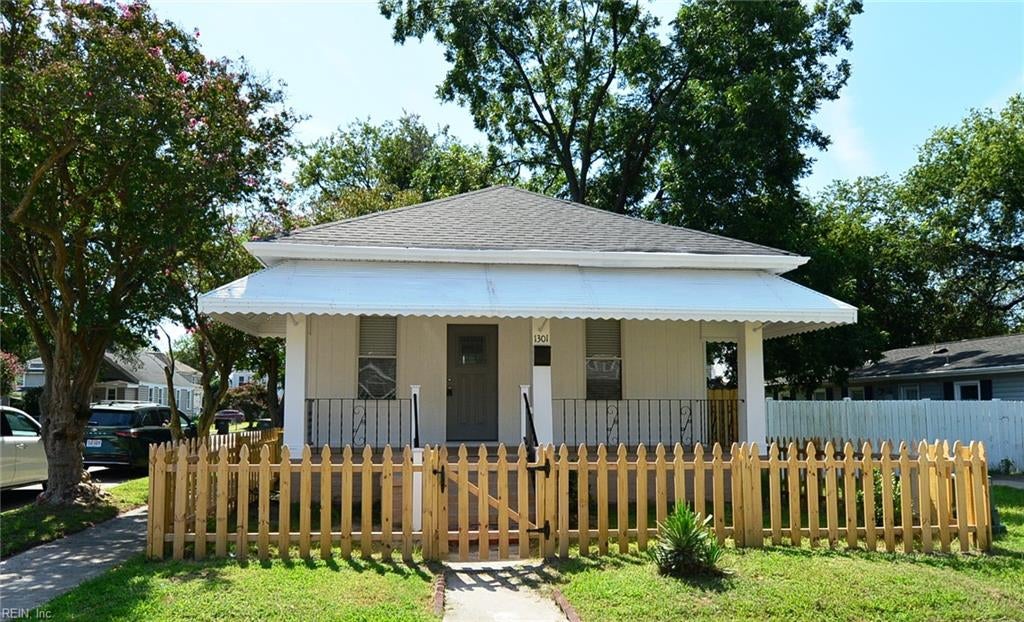 Photo of 1301 W 37th Street, Norfolk, VA 23504 (MLS # 10653508)