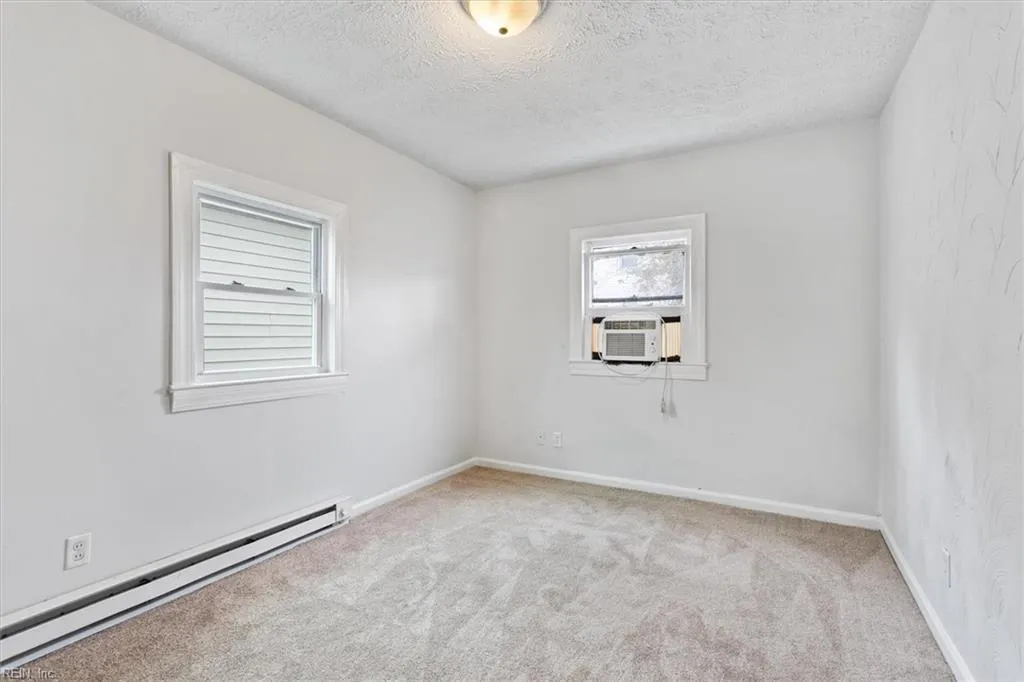 Newport News, Virginia 23607, United States, 2 Bedrooms Bedrooms, ,1 BathroomBathrooms,Residential,Active,94391