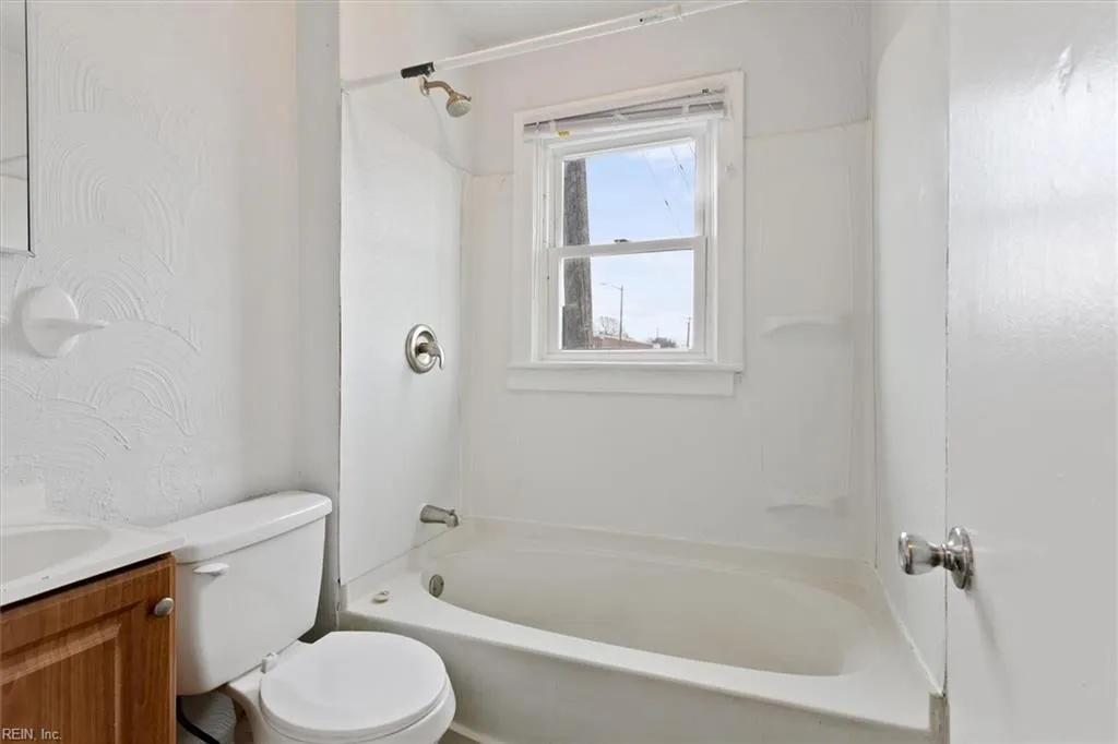 Newport News, Virginia 23607, United States, 2 Bedrooms Bedrooms, ,1 BathroomBathrooms,Residential,Active,94391