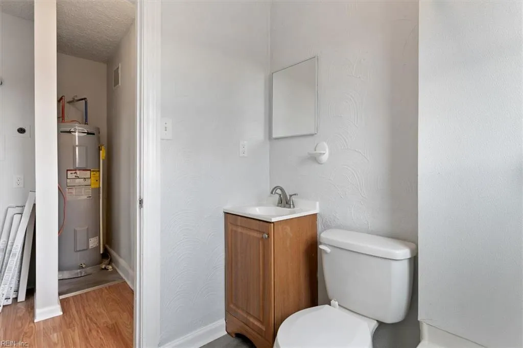 Newport News, Virginia 23607, United States, 2 Bedrooms Bedrooms, ,1 BathroomBathrooms,Residential,Active,94391